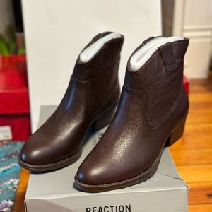 Kenneth Cole Reaction boots. Size 8; new- never been worn.
